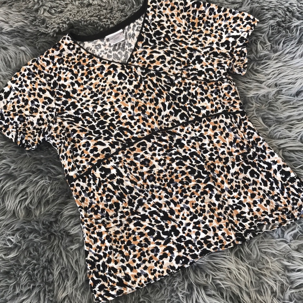 Scrub Top - cheetah XS